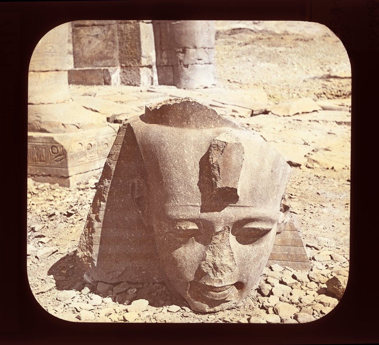Egypten - Ramesseum, chef för kolossen Ramses II, Thebe (lanternrutschbana) av American Photographer