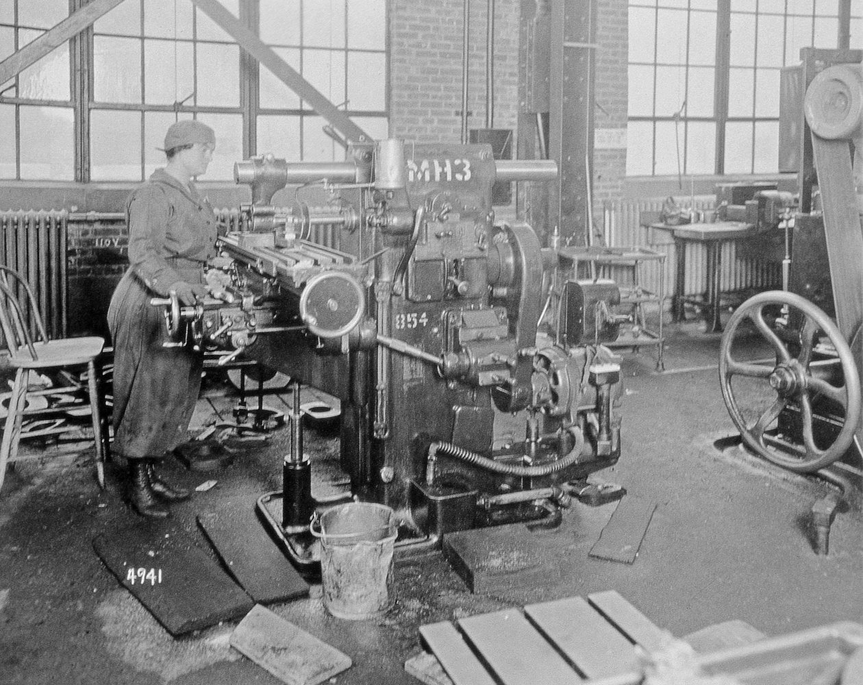 Female worker in a factory during World War One, c.1917  av American Photographer