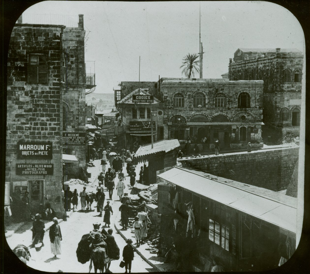Jerusalem, innanför Jaffaporten, ca 1880 (tryck från lyktbild) av American Photographer