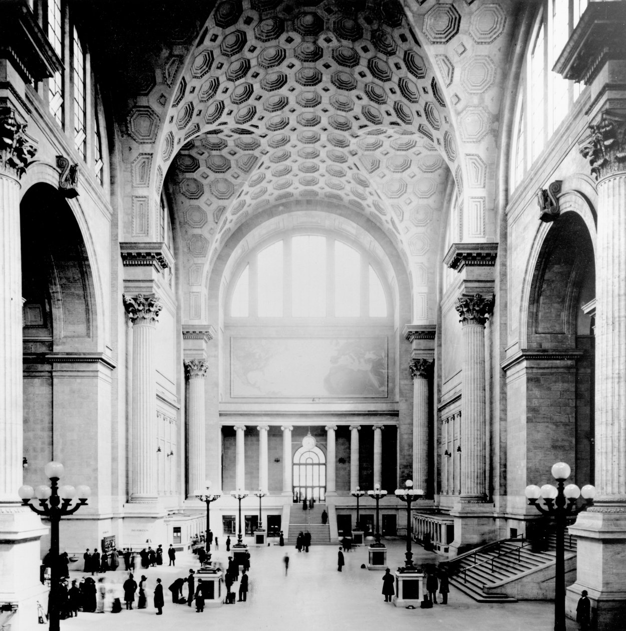 Pennsylvania Station, New York City, huvudväntrummet med utsikt mot norr, ca 1910 av American Photographer
