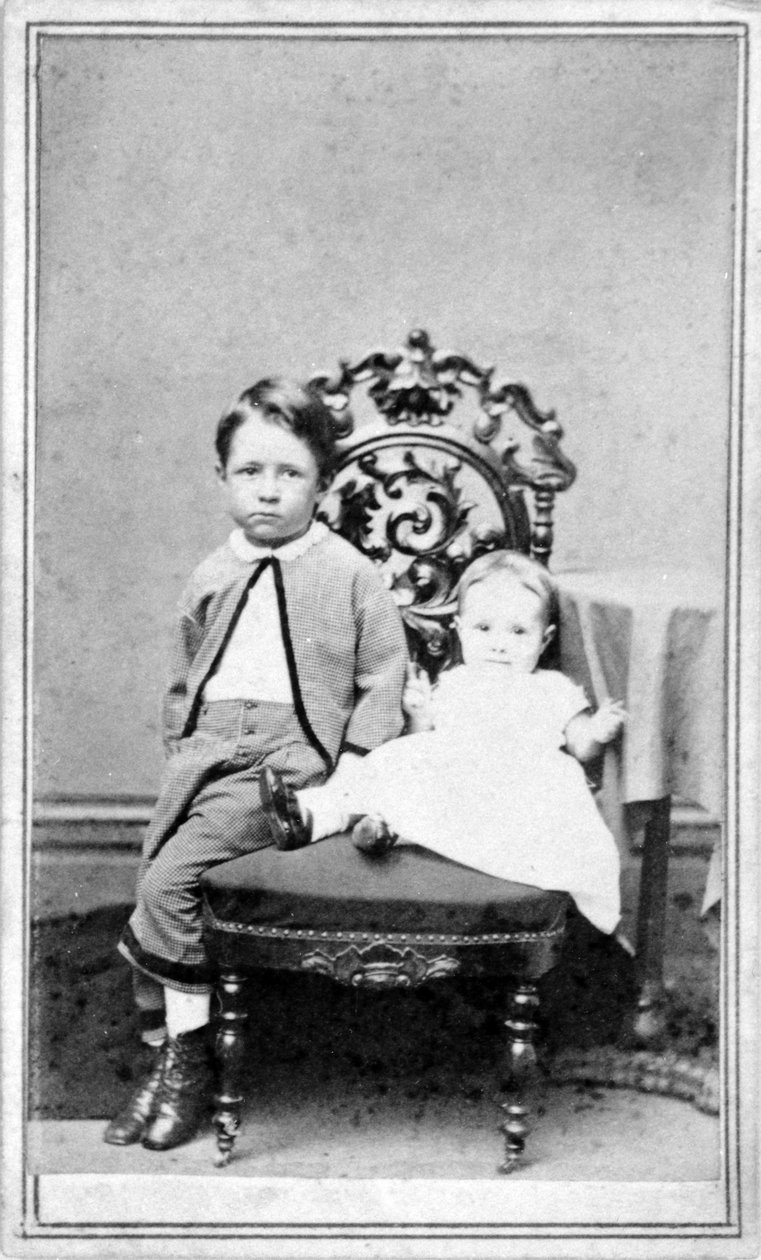 Porträtt av en ung pojke och ett barn, c.1860 av American Photographer