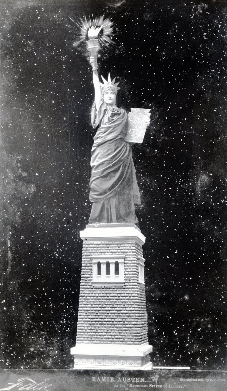 Ramie Austen som Frihetsgudinnan, 1885 av American Photographer