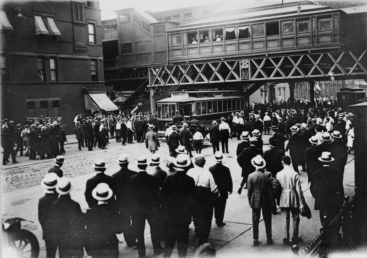 Strejker, gatujärnvägar, New York. Stoppad bil på 86th St. och 6th Ave., 1916 av American Photographer
