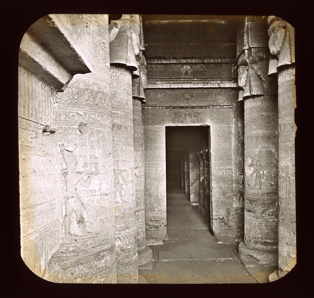 The Temple of Denderah (lanternrutschbana) av American Photographer