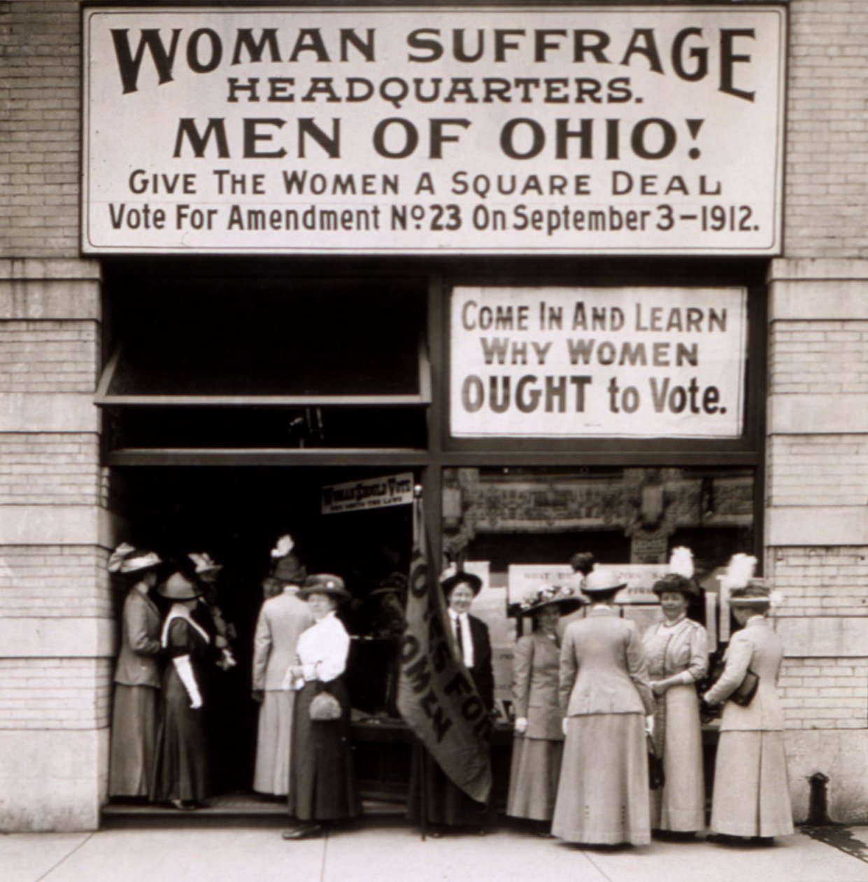 The Womans Suffrage Headquarters of Ohio, 1912  av American Photographer