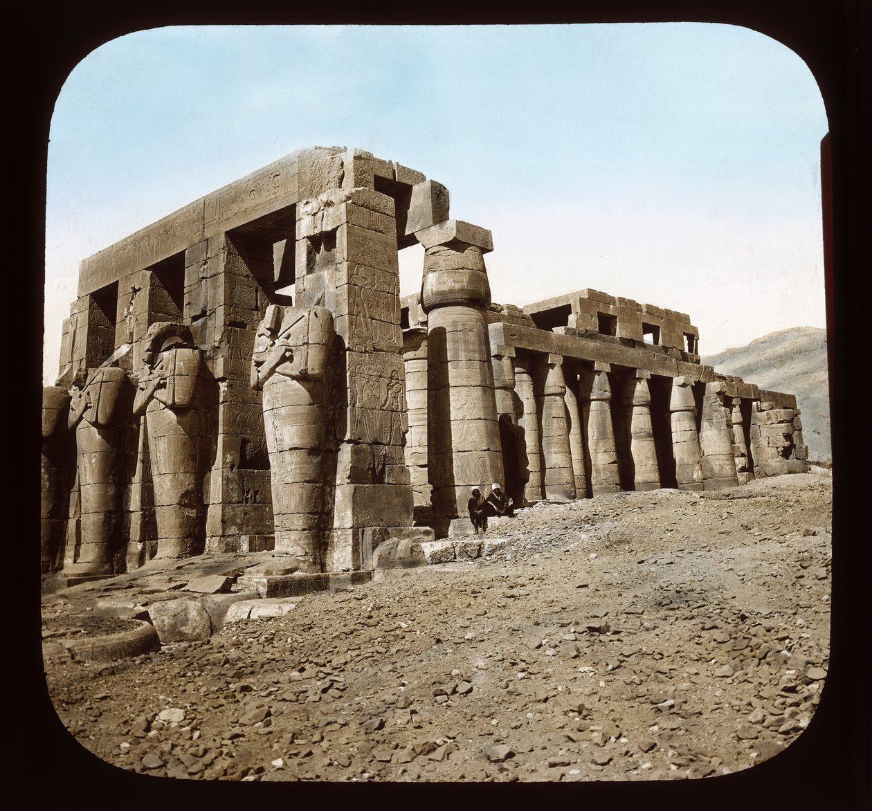 Thebe - Ramesseum (lanternrutschbana) av American Photographer