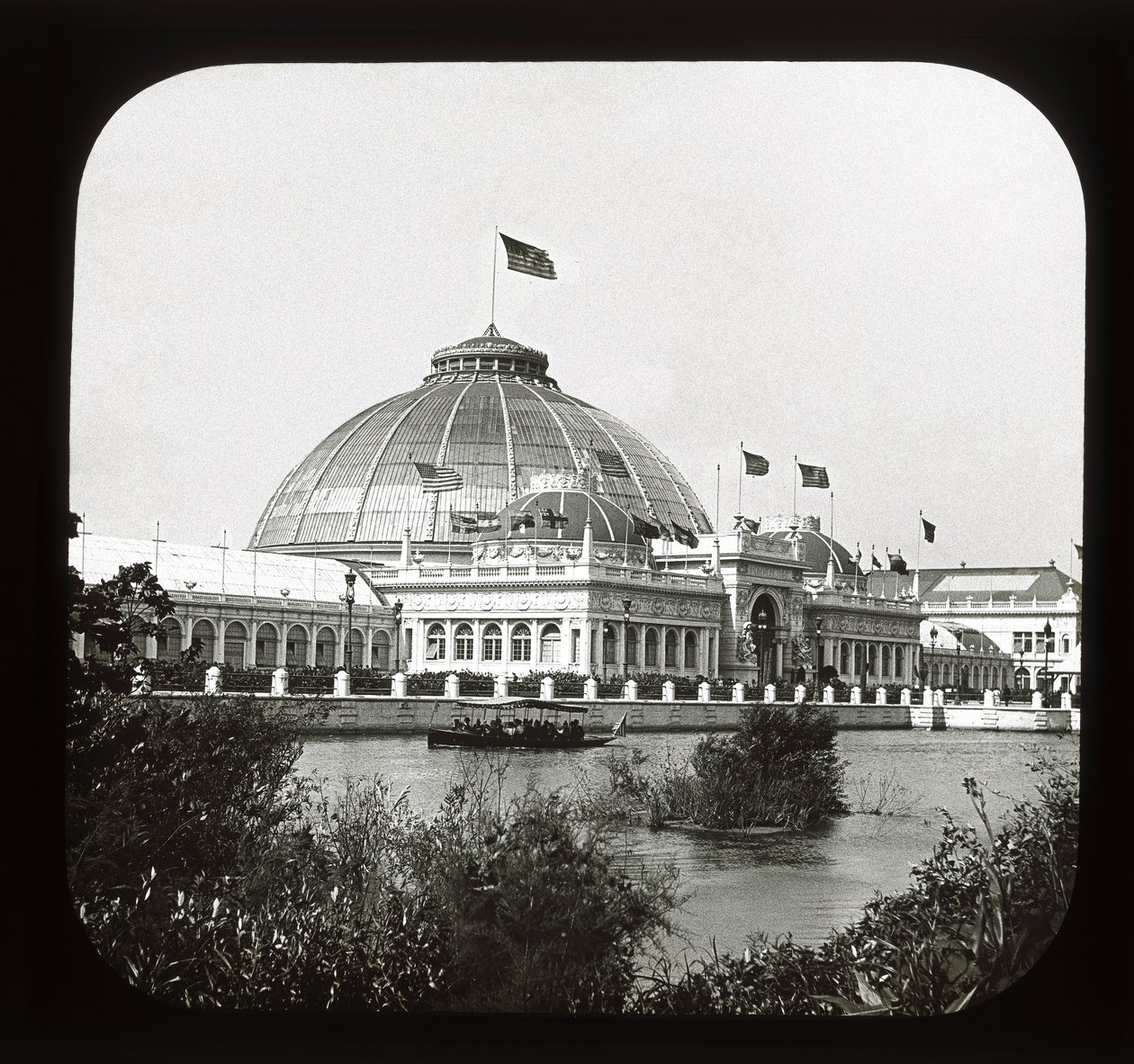 Worlds Columbian Exhibition: Horticultural Building, Chicago, 1893 (lanternbild) av American Photographer