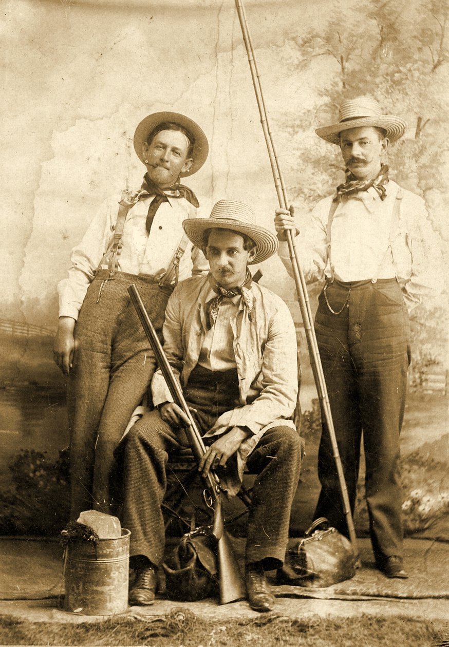 Studioporträtt av tre män, ca 1899 av American School