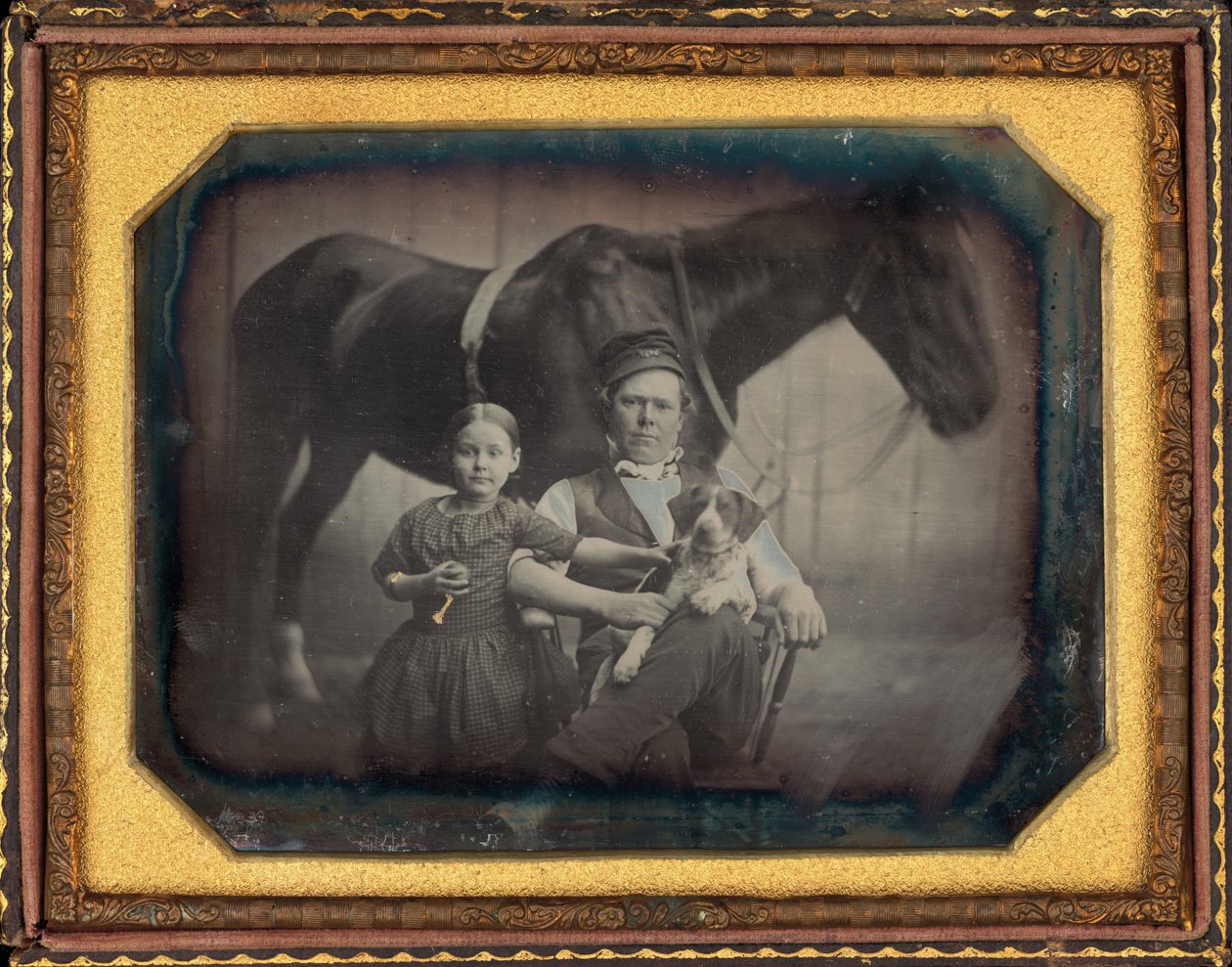 Porträtt av en man och flicka med häst och hund av American 19th Century