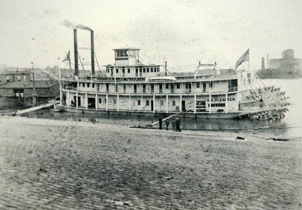 Akterhjulet "U.S. Oleander" i St. Louis, ca 1880 (svart/vitt foto) av American American