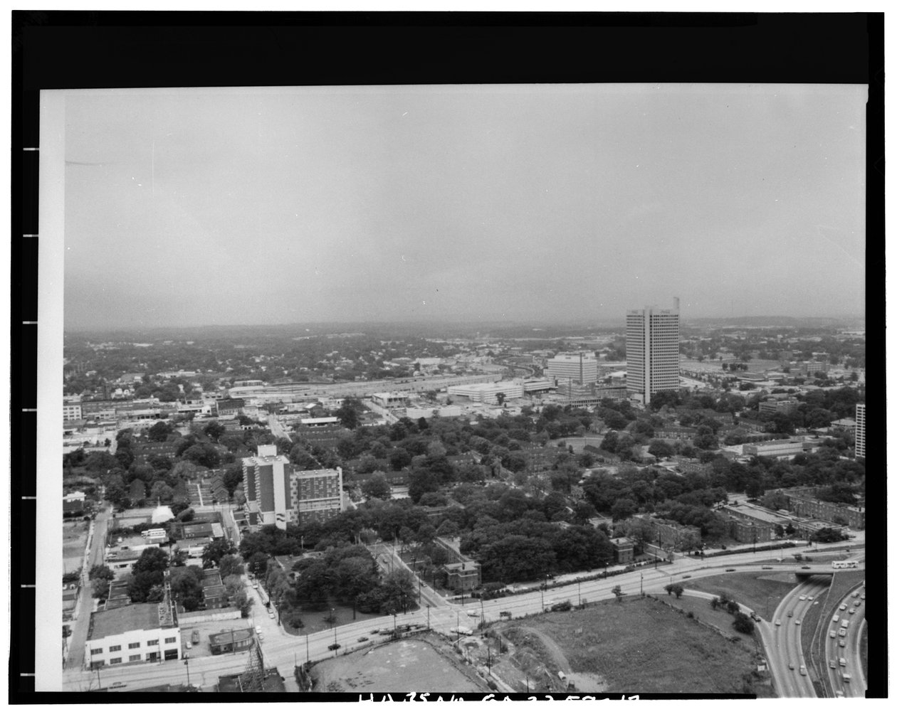 Flygfoto mot nordväst, Techwood Homes (Public Housing), Avgränsad av North Avenue, Parker Street, William Street & Lovejoy Street, Atlanta, Fulton County, GA av American Photographer