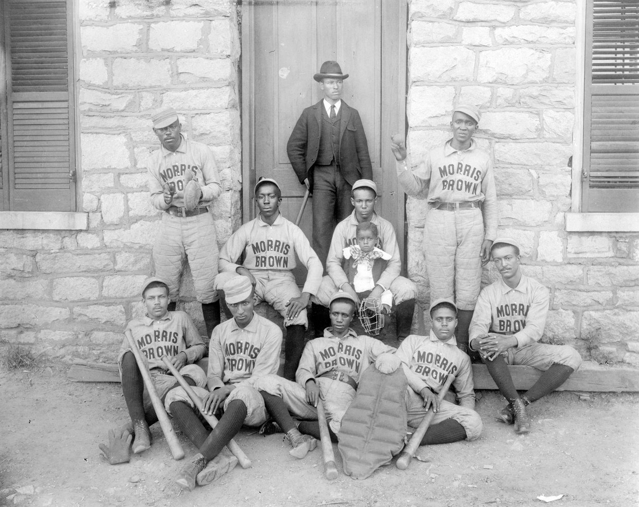 Afroamerikanska basebollspelare från Morris Brown College, Atlanta, Georgia, ca 1899 (silvertryck av gelatin) av American Photographer