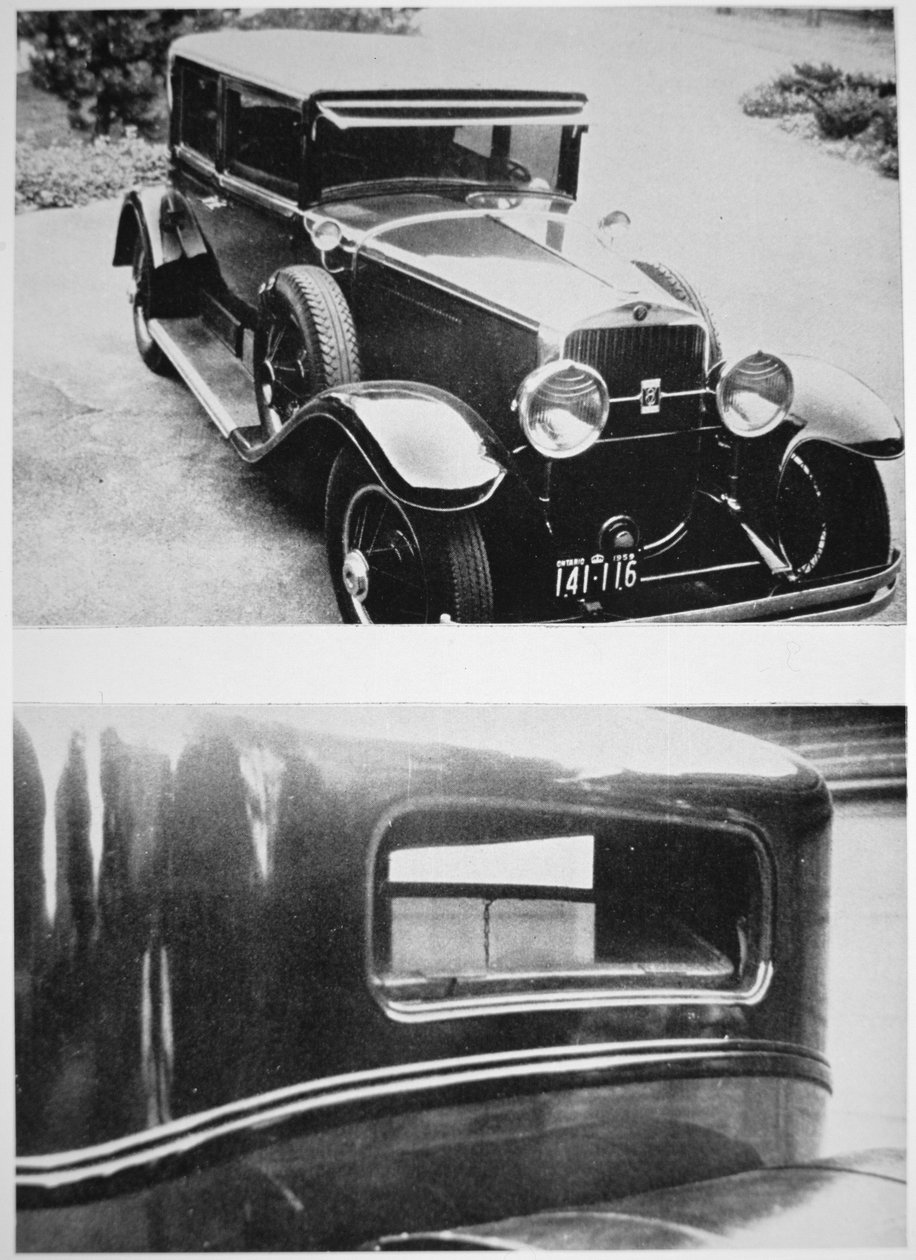 Al Capones (1899-1947) bepansrade cadillac (s/v foto) av American Photographer