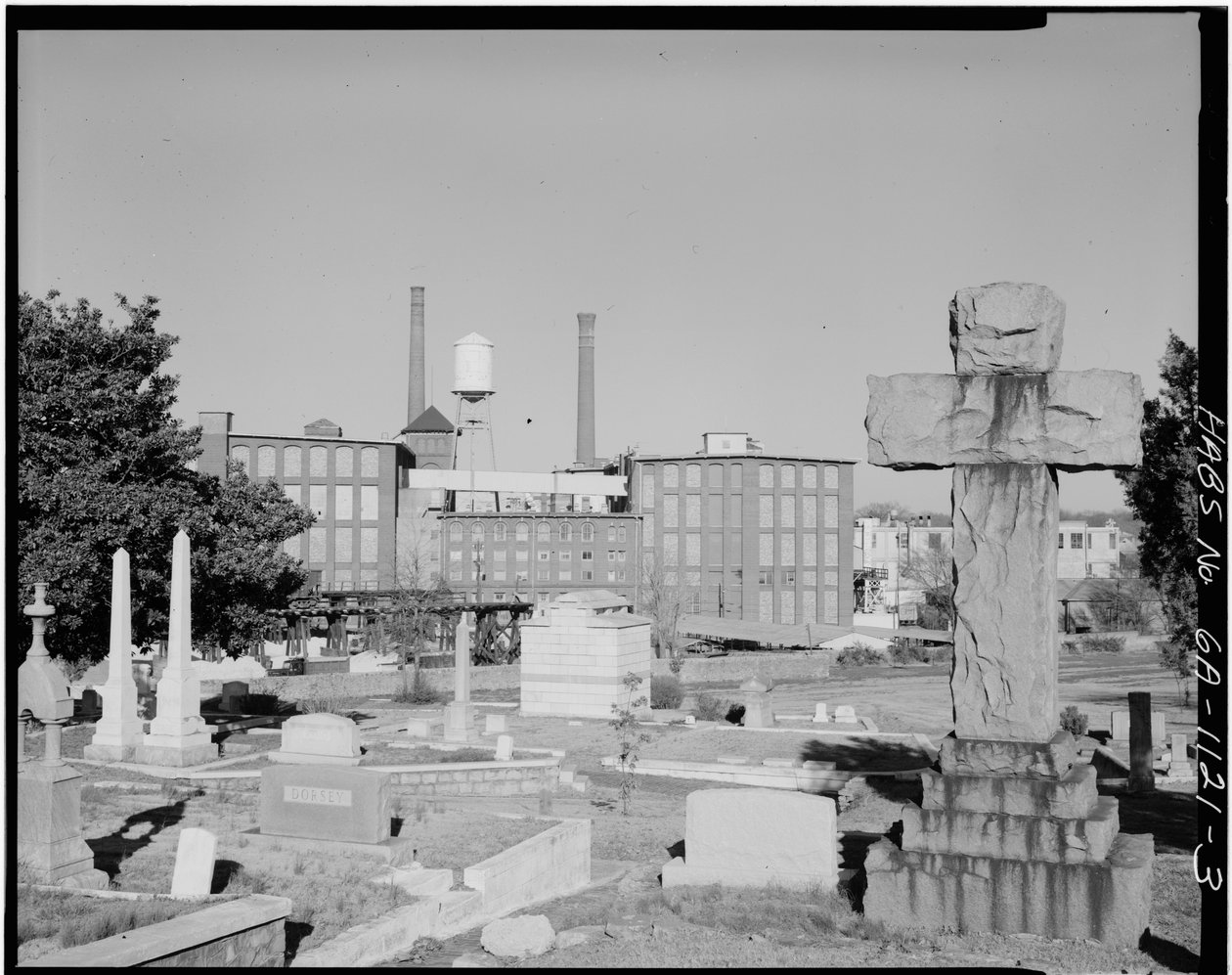 Cabbagetown District (General Views), Boulevard, Pearl Street, Memorial Drive, & Railroad tracks, Atlanta, Fulton County, GA (s/v foto) av American Photographer