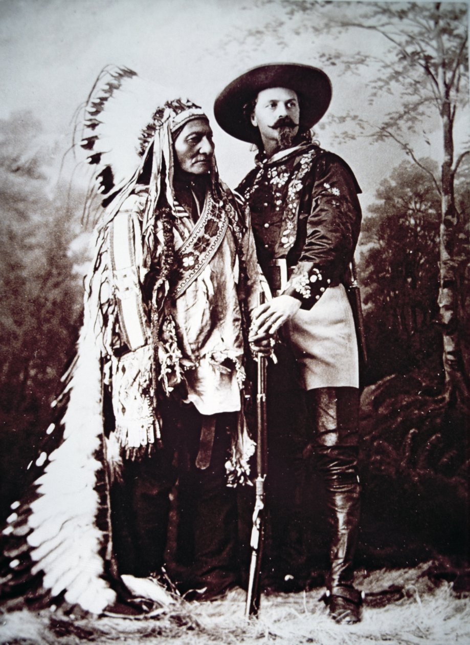 Chief Sitting Bull (1831-90) på turné med Buffalo Bill Cody (1846-1917) och hans Wild West Show (s/v foto) av American Photographer
