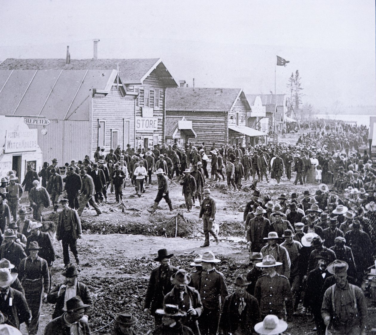 Dawson City under guldrushen i Klondike (1897-98) 1898 (svart/vitt foto) av American Photographer