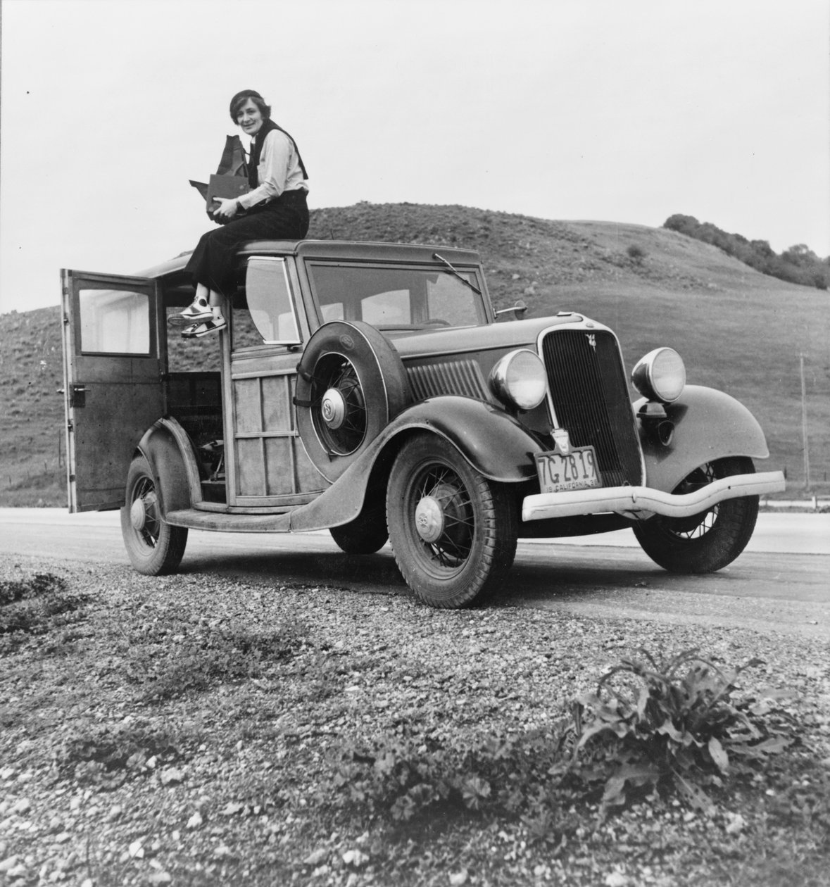 Dorothea Lange, fotograf för vidarebosättningsförvaltningen, 1936 av American Photographer