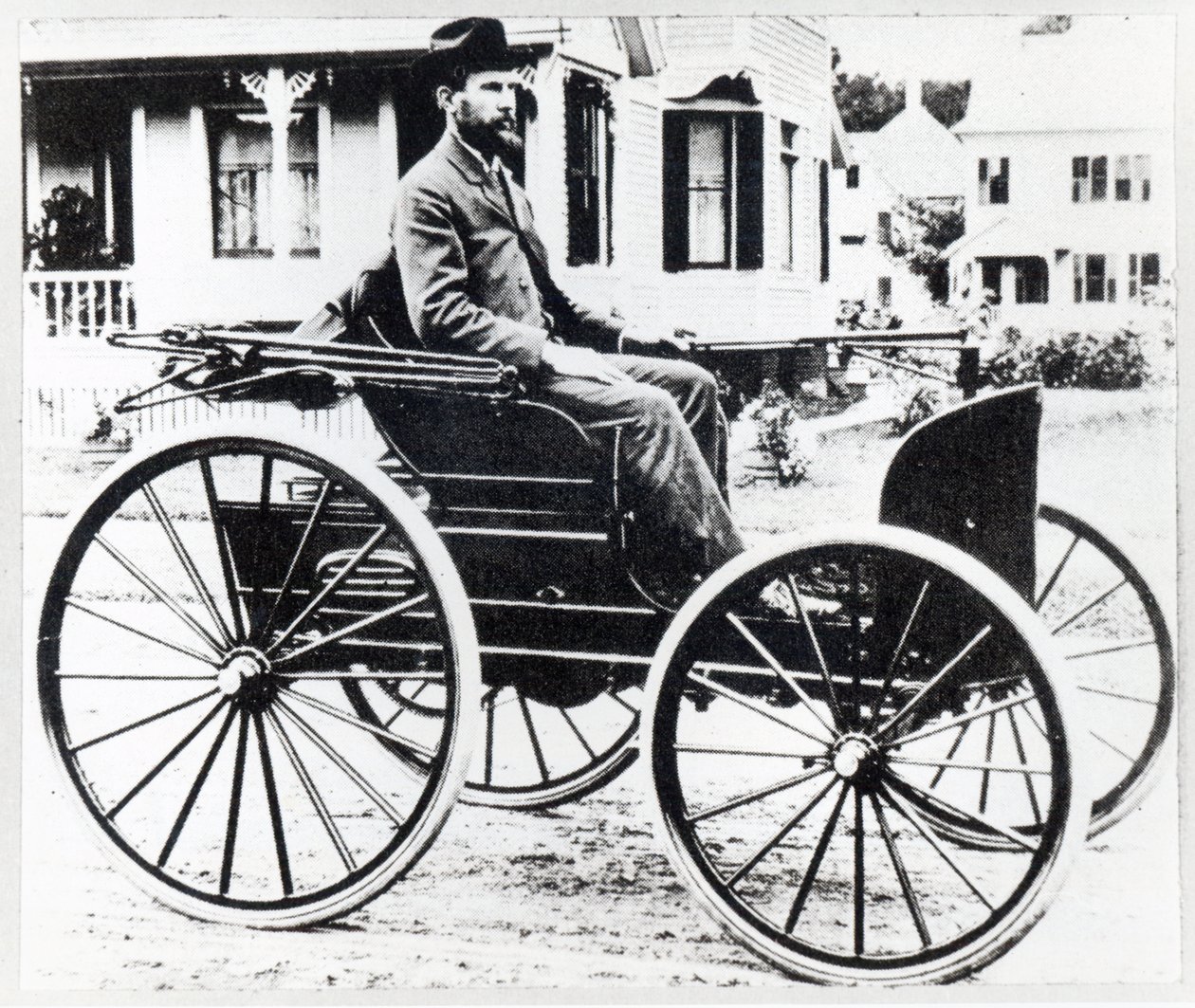 Första amerikanska bil, designad och byggd av Charles och Frank Duryea av American Photographer