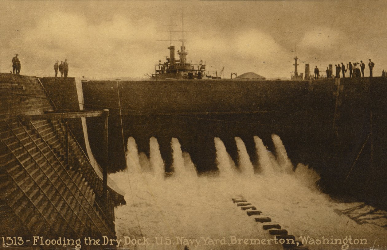 Översvämning av torrdockan, US Navy Yard, Bremerton; Washington, USA (svartvitt foto) av American Photographer