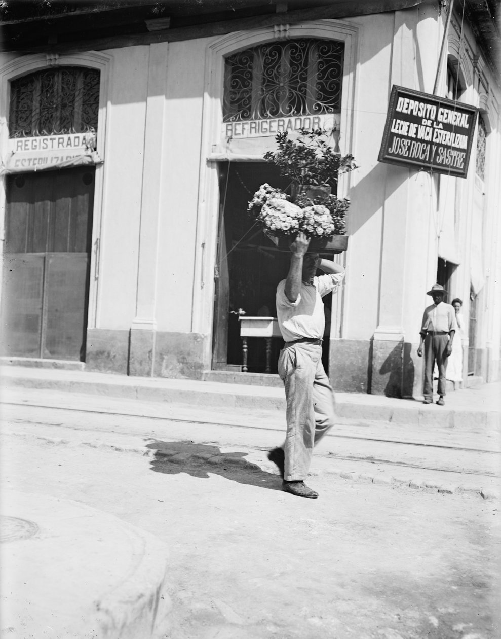 Blomsterförsäljare, Havanna, ca 1910 (s/v foto) av American Photographer