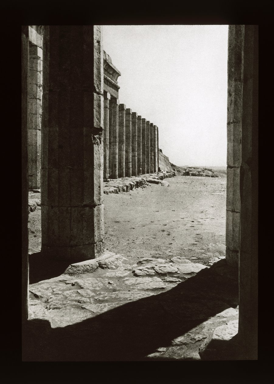 Förgården till Hatshepsuttemplet, Deir El-Bahri (lanternrutschbana) av American Photographer