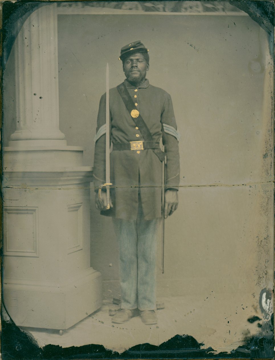 Henry F. Steward, Sergeant i 54:e Massachusetts Volunteer Infantry Regiment, 1863 (handfärgad kvartsplatta ambrotyp) av American Photographer