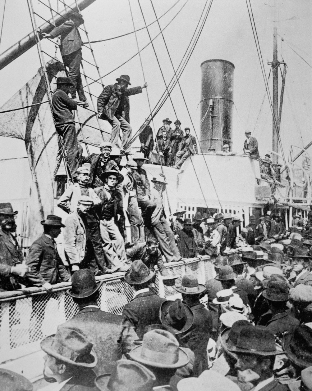 Hoppfulla prospektörer lämnar Vancouver under Klondike Gold Rush (1897-98) 1898 (s/v foto) av American Photographer