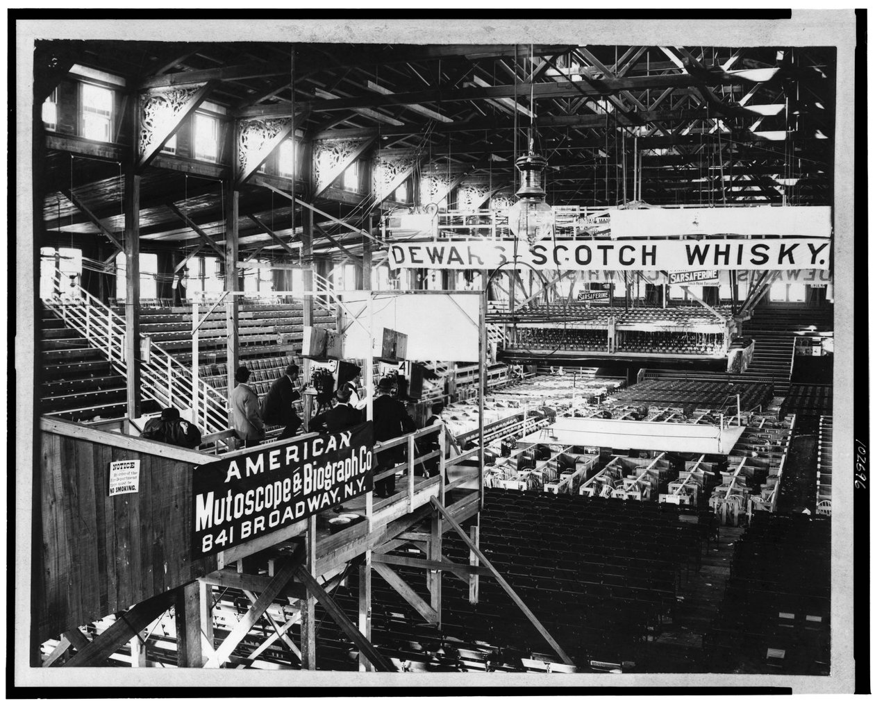 Interiör av Coney Island klubbhus, ca 1899 (s/v foto) av American Photographer