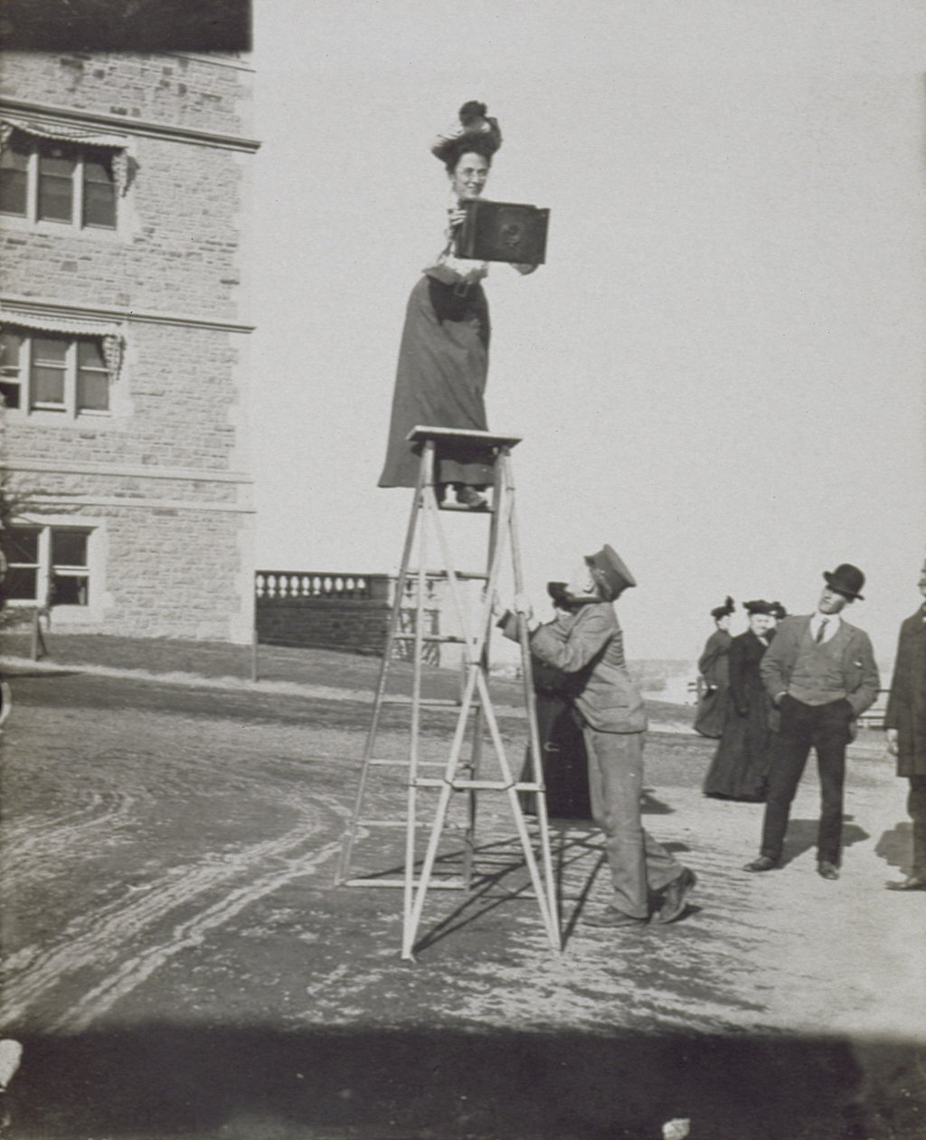 Jessie Tarbox Beals (1871-1942) at the Louisiana Purchase Exposition, 1904  av American Photographer