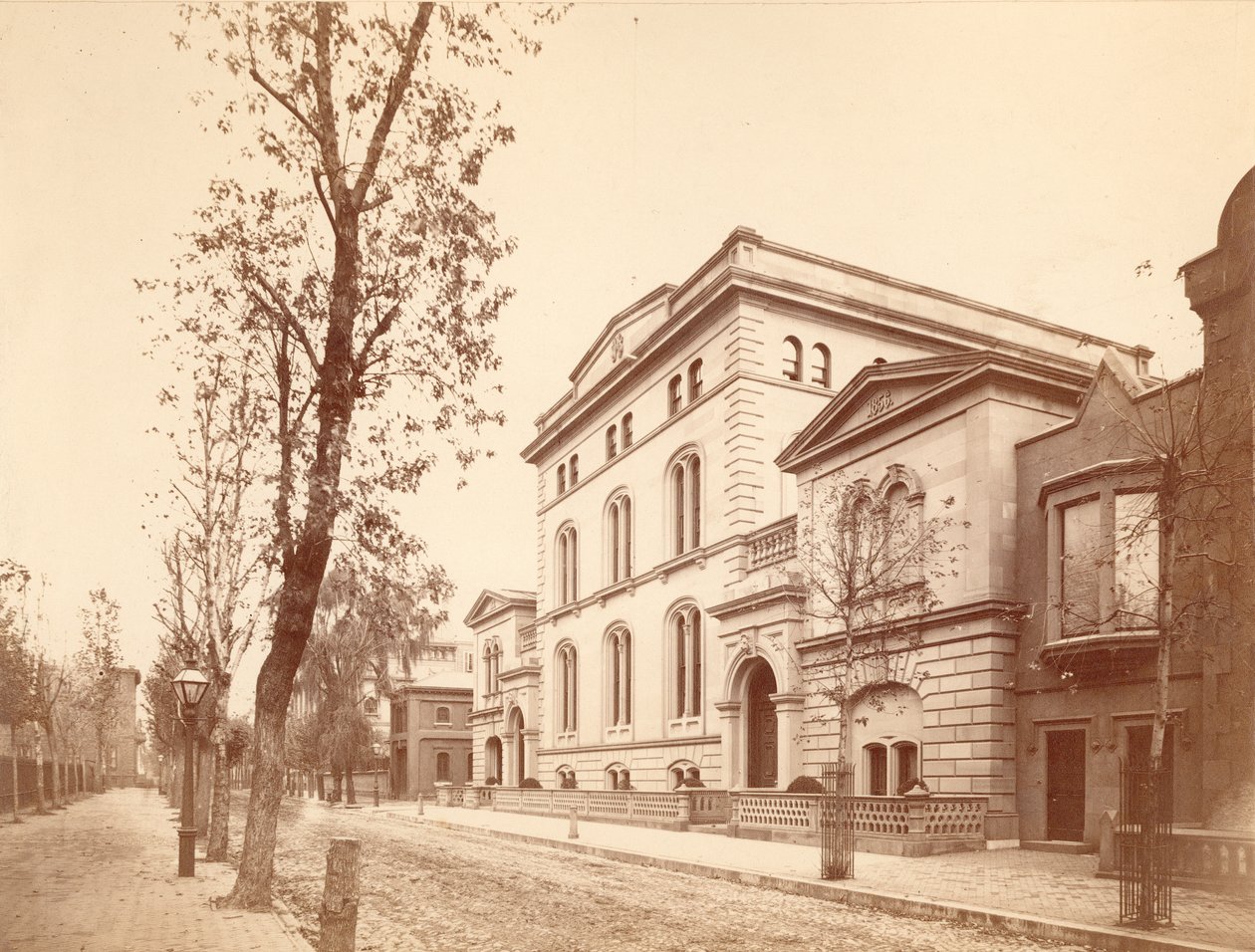 Joseph Harrison Residence, 227 South 18th, East Rittenhouse Square, 1866 (albumintryck) av American Photographer