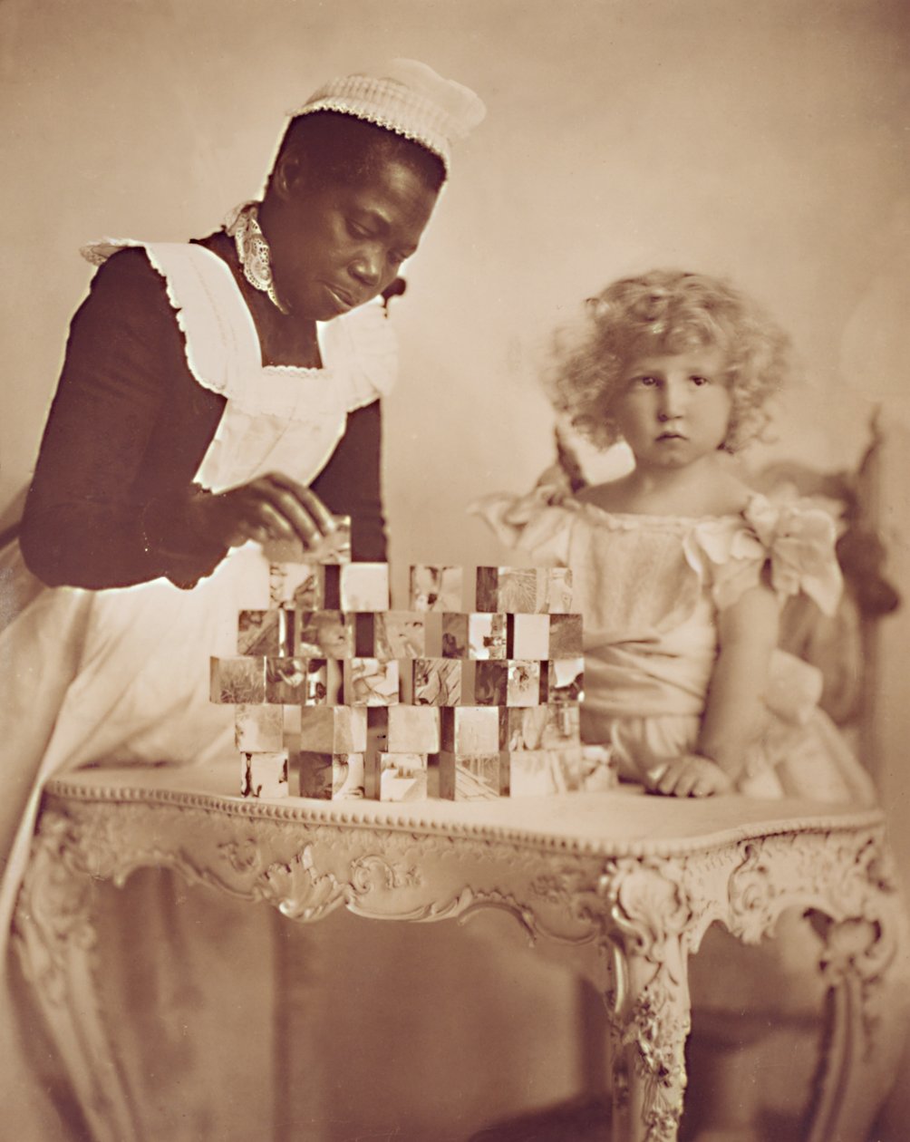 Maid DeAh, ca 1900 (albumtryck foto) av American Photographer