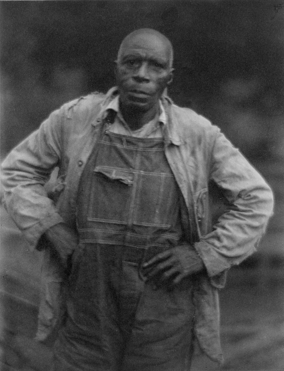 Man i overall av American Photographer