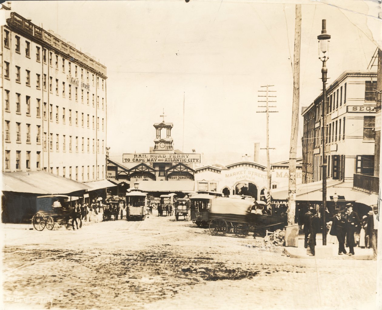 Market Street vid Delaware River Front, ca 1894 (albumintryck) av American Photographer