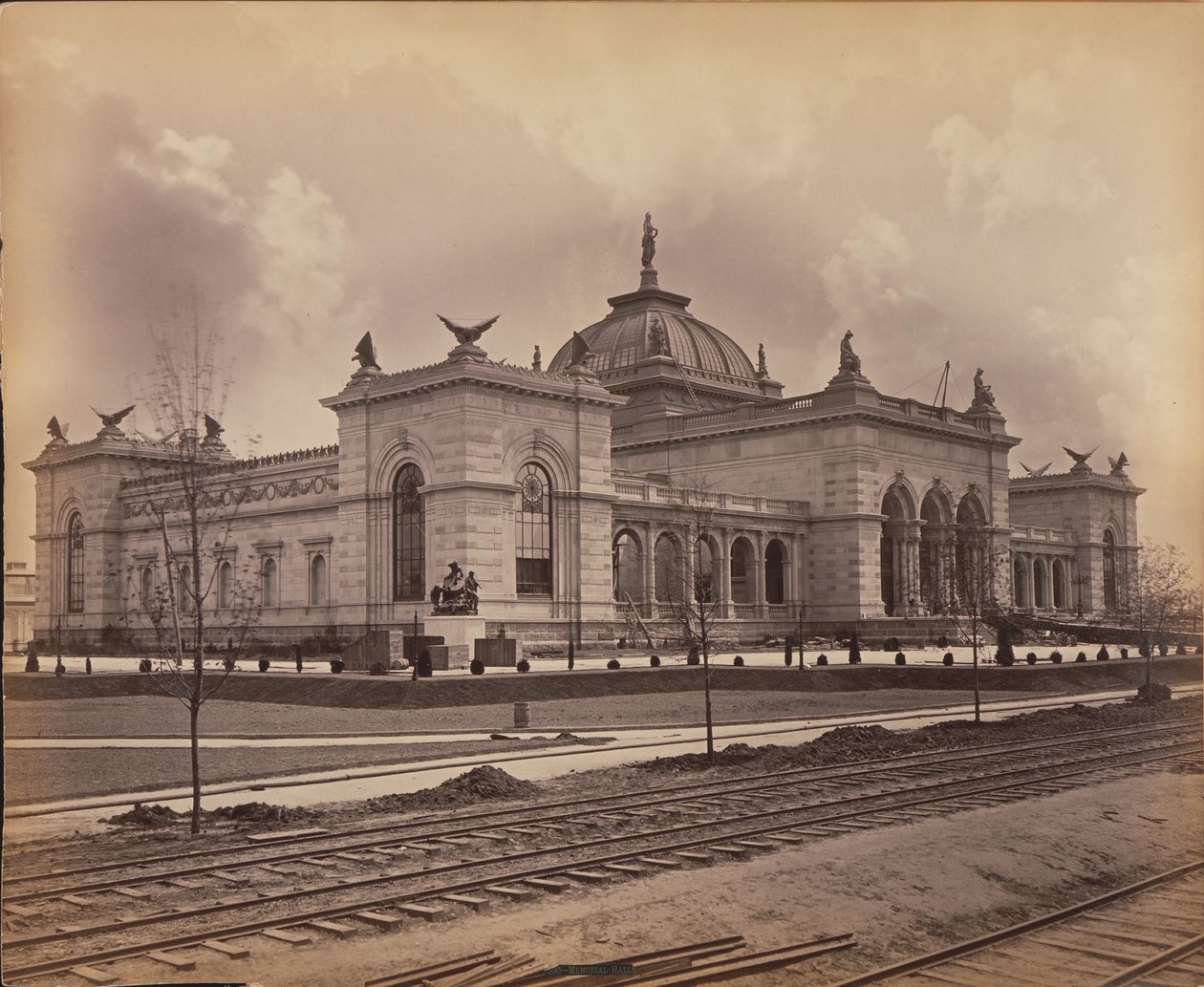 Memorial Hall of the Centennial Exposition, 1876 (gelatinsilvertryck) av American Photographer