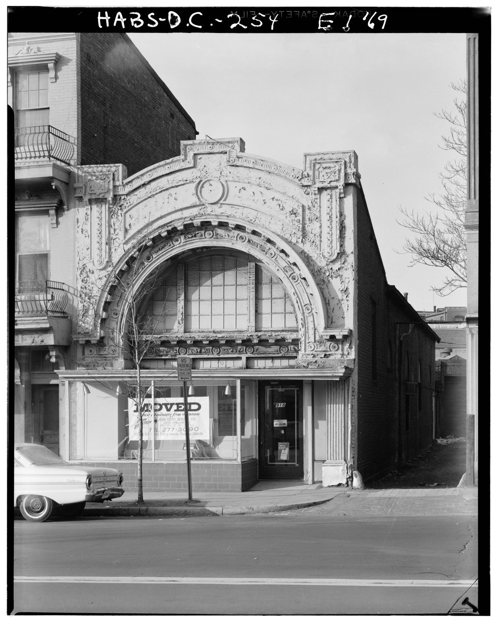Mount Vernon Theatre, 918 Ninth Street Northwest, Washington, District of Columbia, DC, 30 november 1969 (s/v foto) av American Photographer
