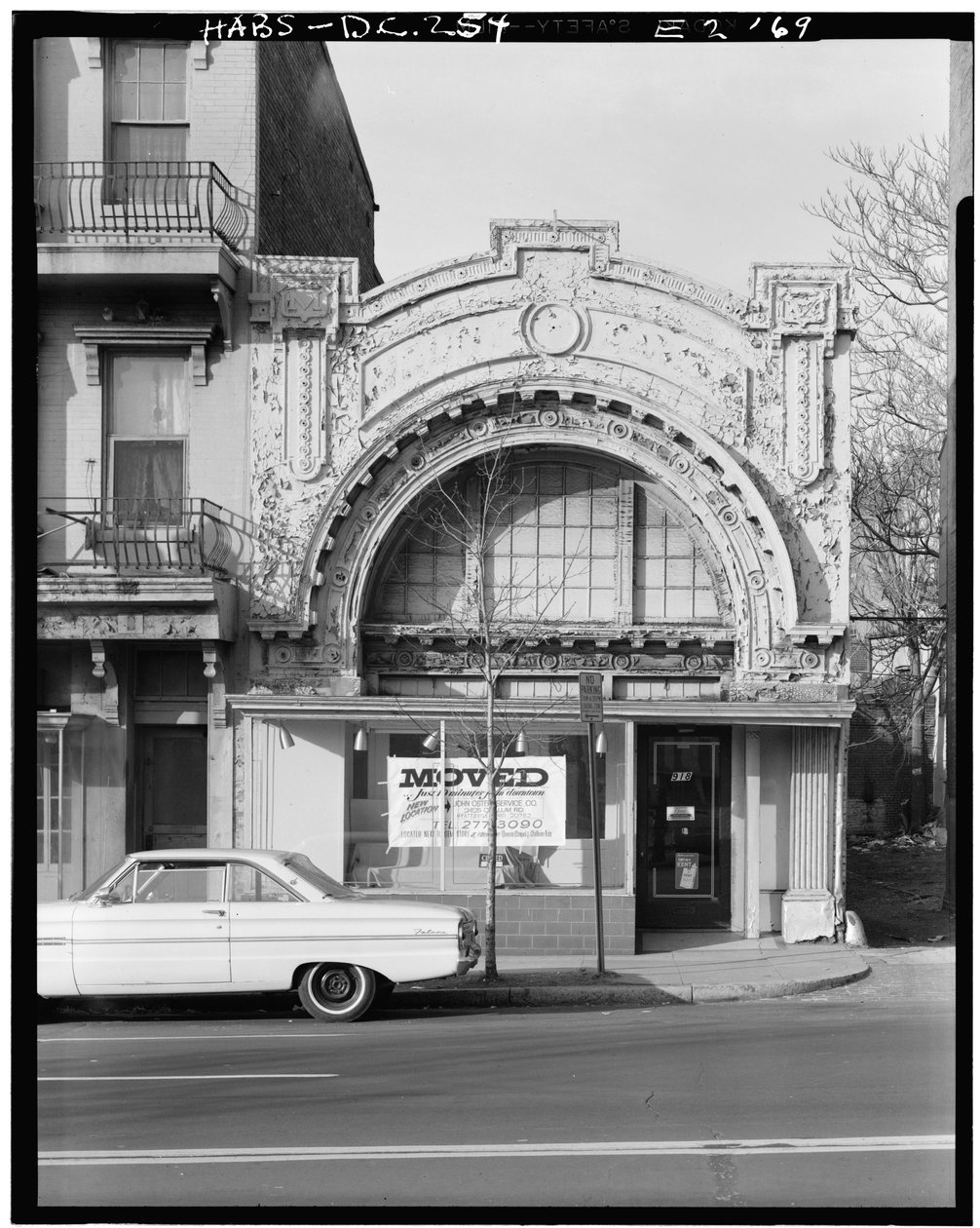 Mount Vernon Theatre, 918 Ninth Street Northwest, Washington, District of Columbia, DC, 30 november 1969 (s/v foto) av American Photographer