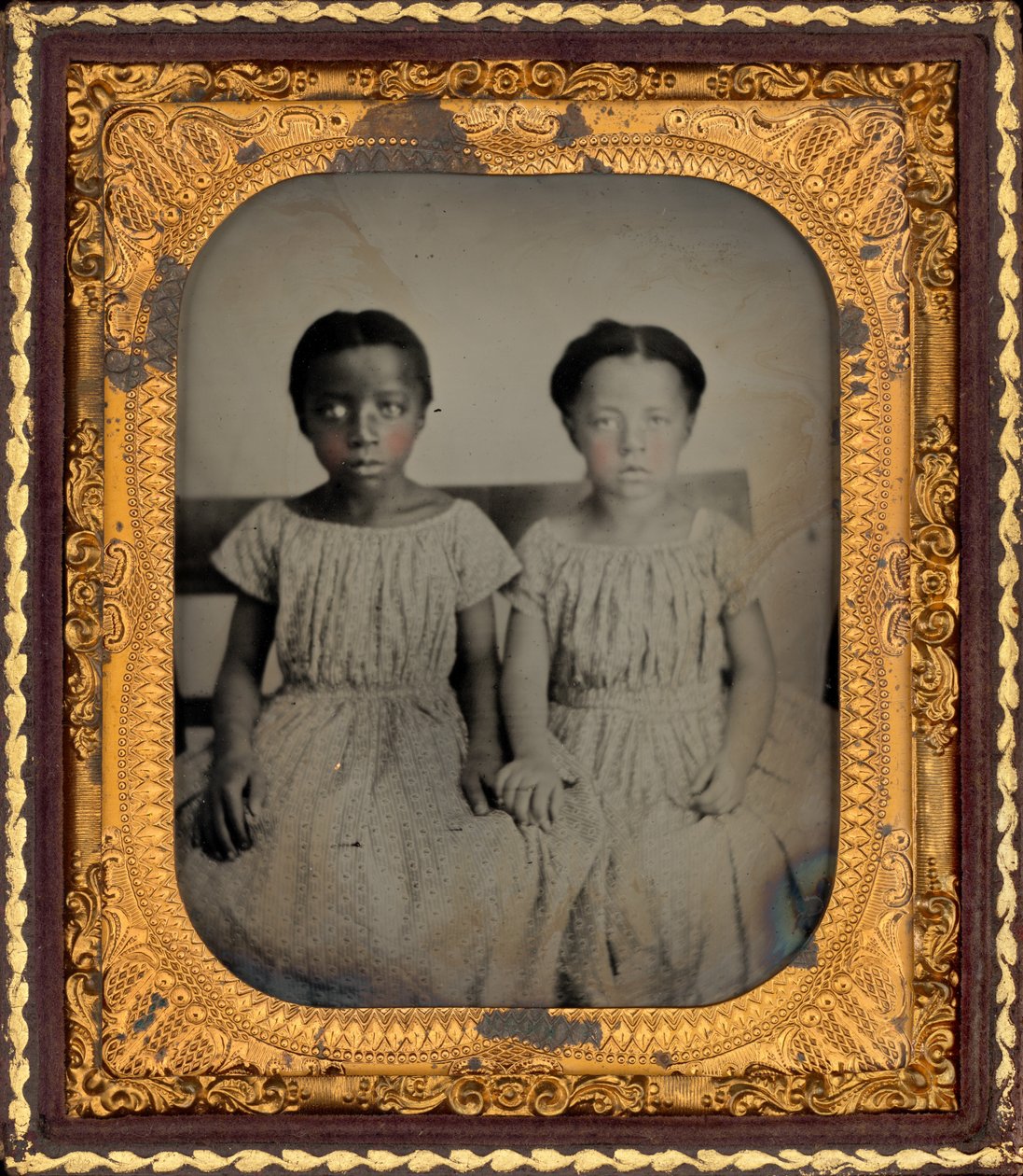 Porträtt av två flickor,ca. 1860 (foto) av American Photographer