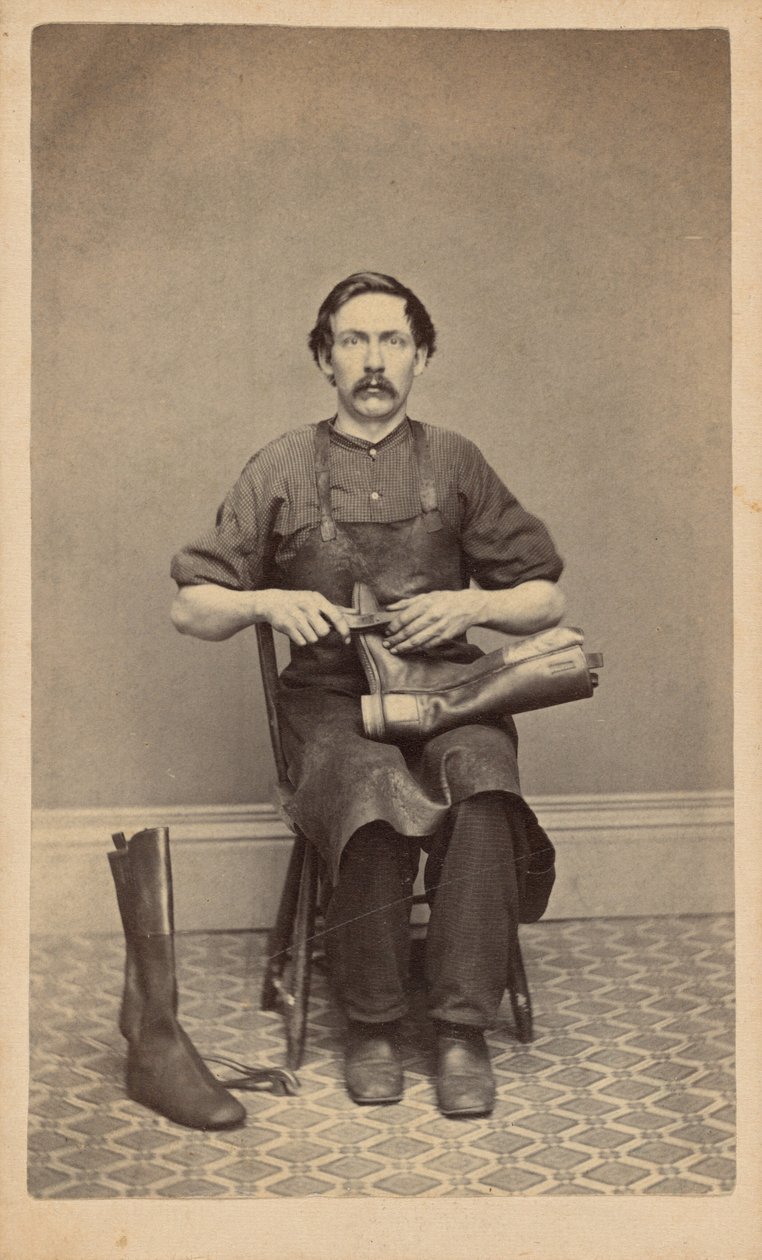 Porträtt av en skomakare,ca. 1863 (foto) av American Photographer