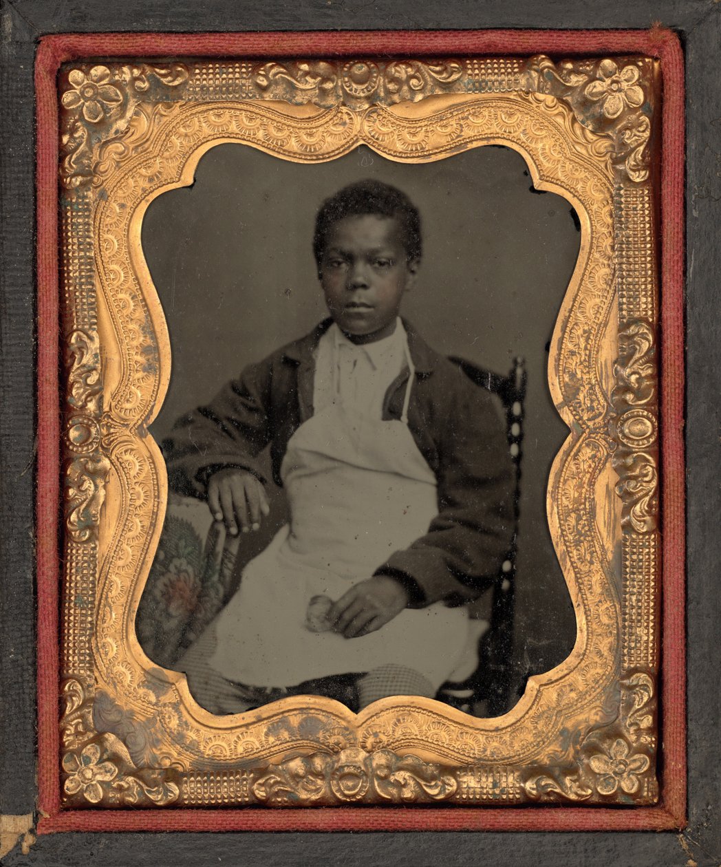 Porträtt av en pojke som håller i en pipa av lera,ca. 1860 (foto) av American Photographer
