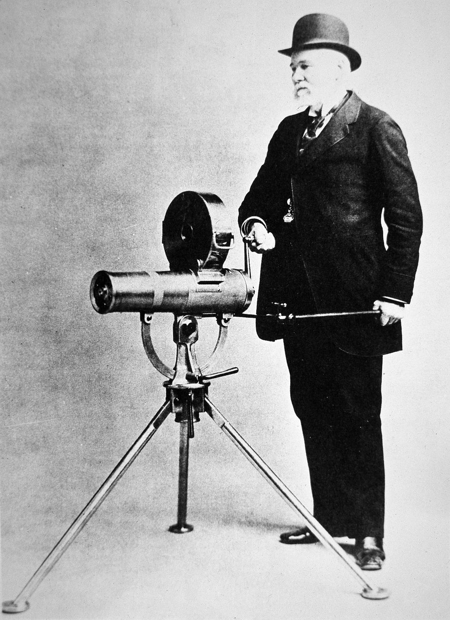 Richard J. Gatling, med Bulldog-modellen från 1893 (svart/vitt foto) av American Photographer