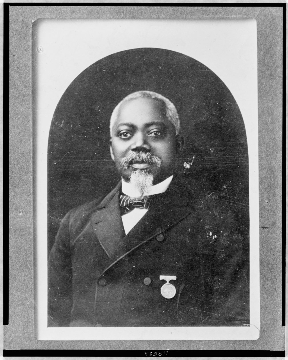 Sgt. William Carney, huvud-och-axlar-porträtt, framvänd, ca 1900 (s/v-foto) av American Photographer