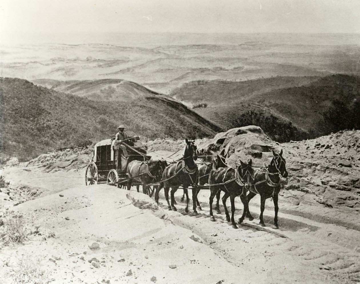 Diligens som korsar San Marcos Pass, Kalifornien av American Photographer