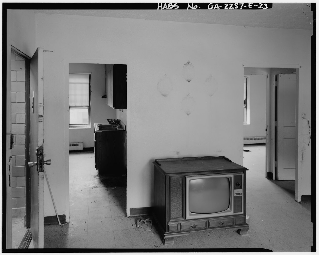 Techwood Homes, Building No. 3, 559 Techwood Drive & 129-135 Merrit Avenue, Atlanta, Fulton County, GA (s/v foto) av American Photographer