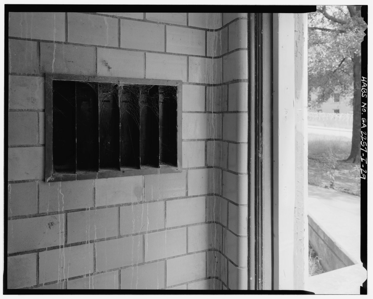 Kakel- och gjutdetaljer med posthål, typisk ingång till trapphus, Techwood Homes, Building No. 6, 465 Techwood Drive & 119-125 Hunnicutt Street, Atlanta, Fulton County, GA av American Photographer