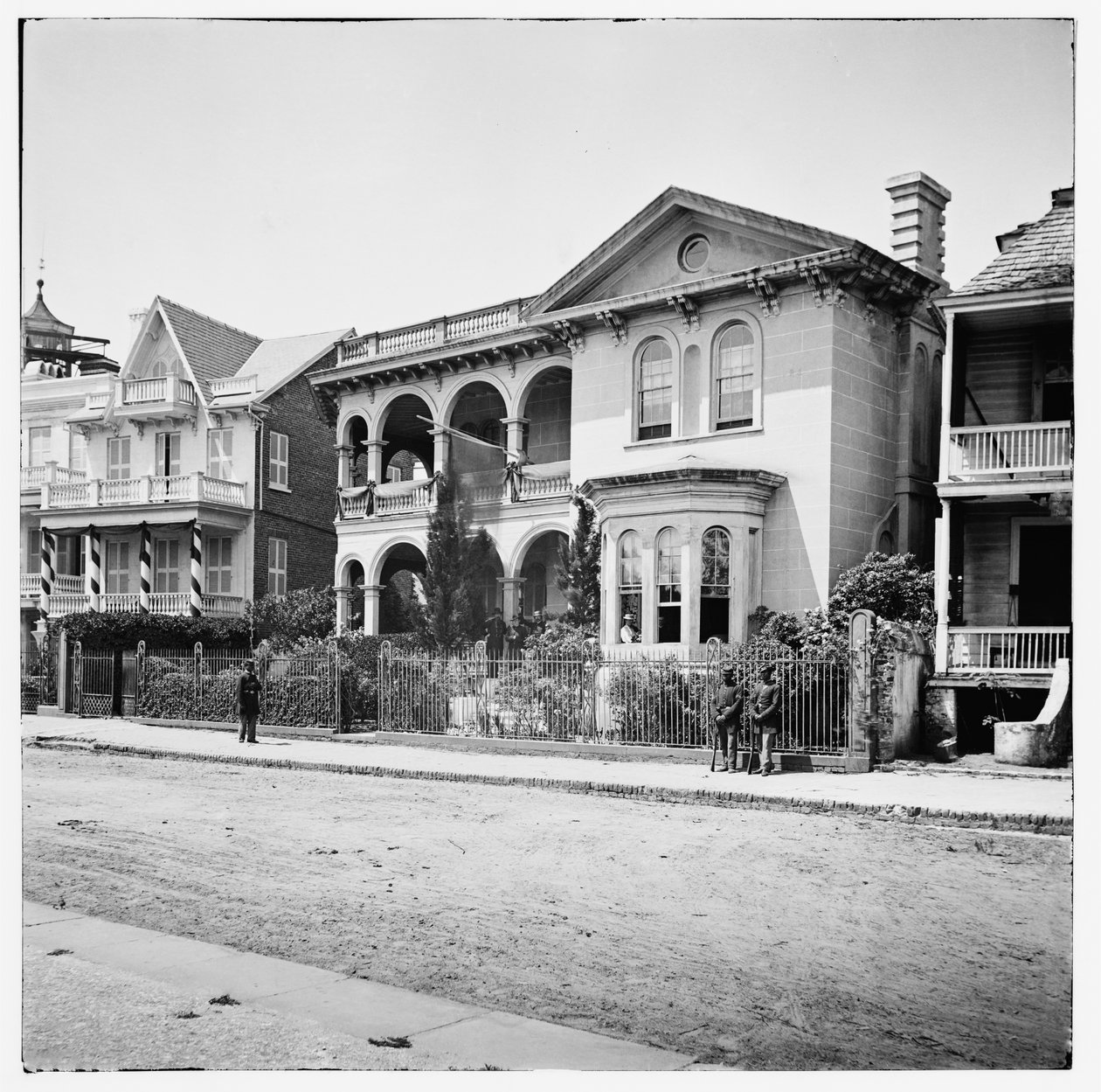 Fackets högkvarter på 26 South Battery Street i ockuperade Charleston, South Carolina av American Photographer