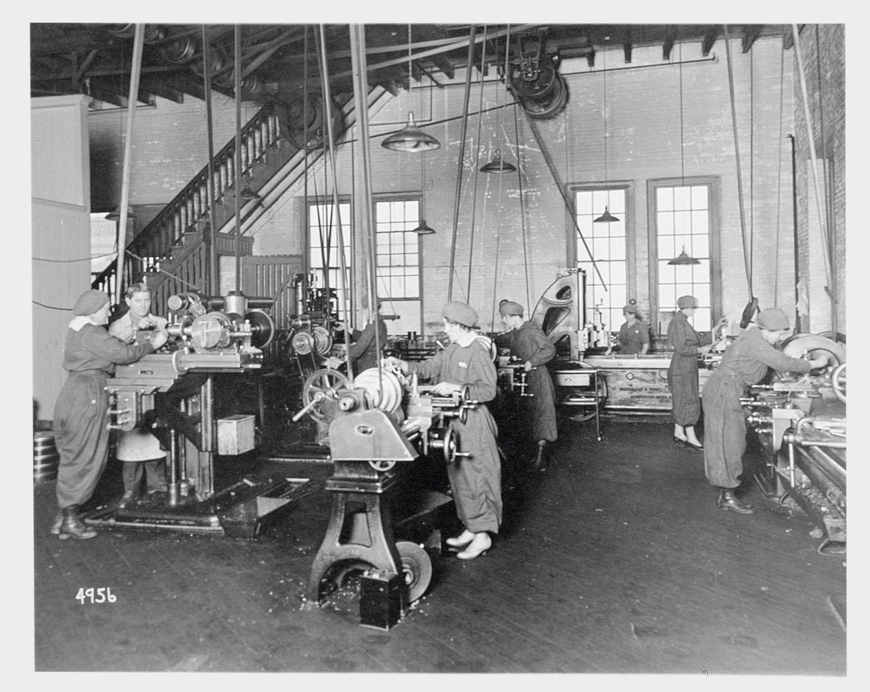 Women working in factories during World War I, c.1917  av American Photographer