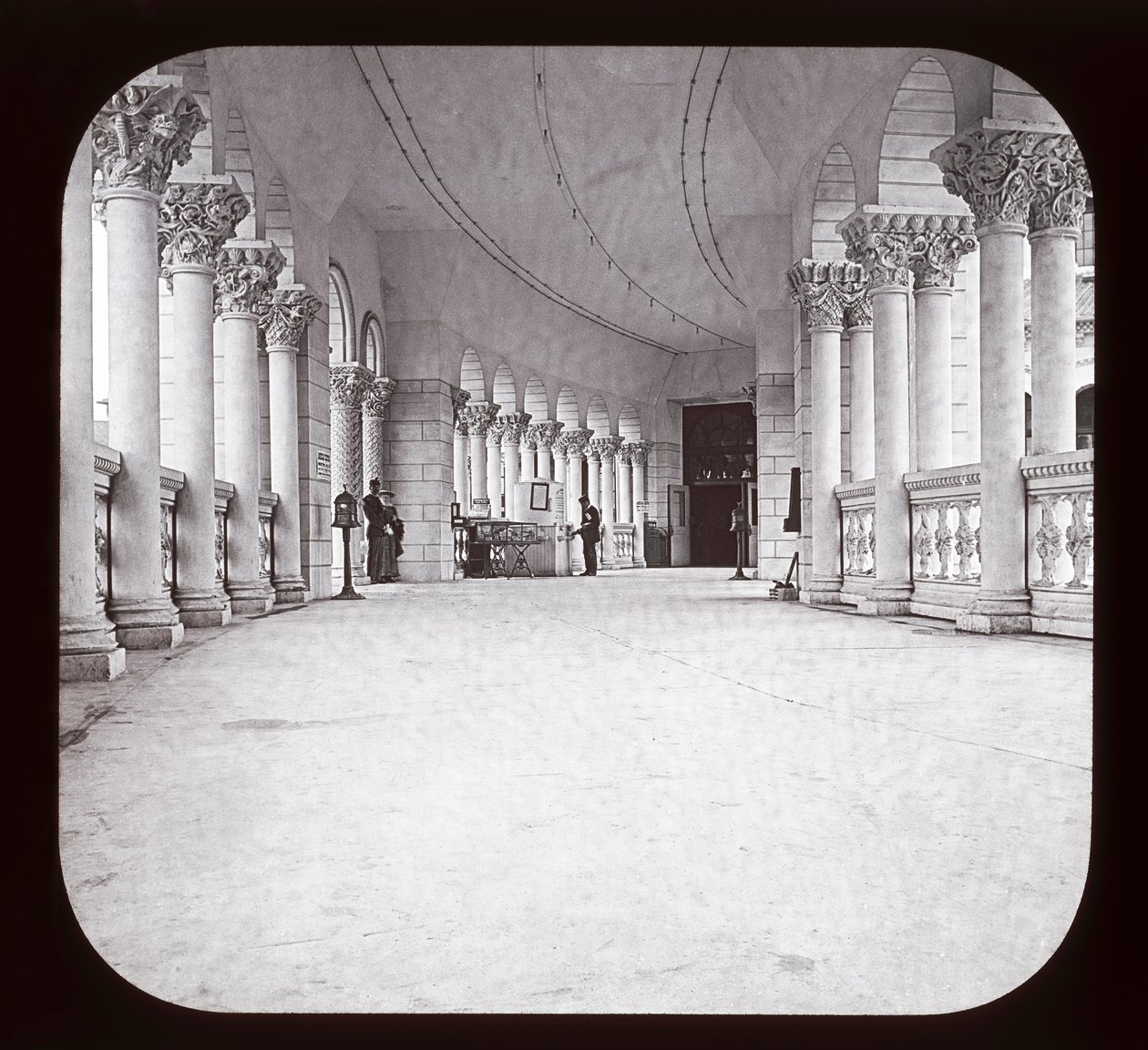 Worlds Columbian Exposition: Fisheries Colonade, Chicago, 1893 (lanternbild) av American Photographer
