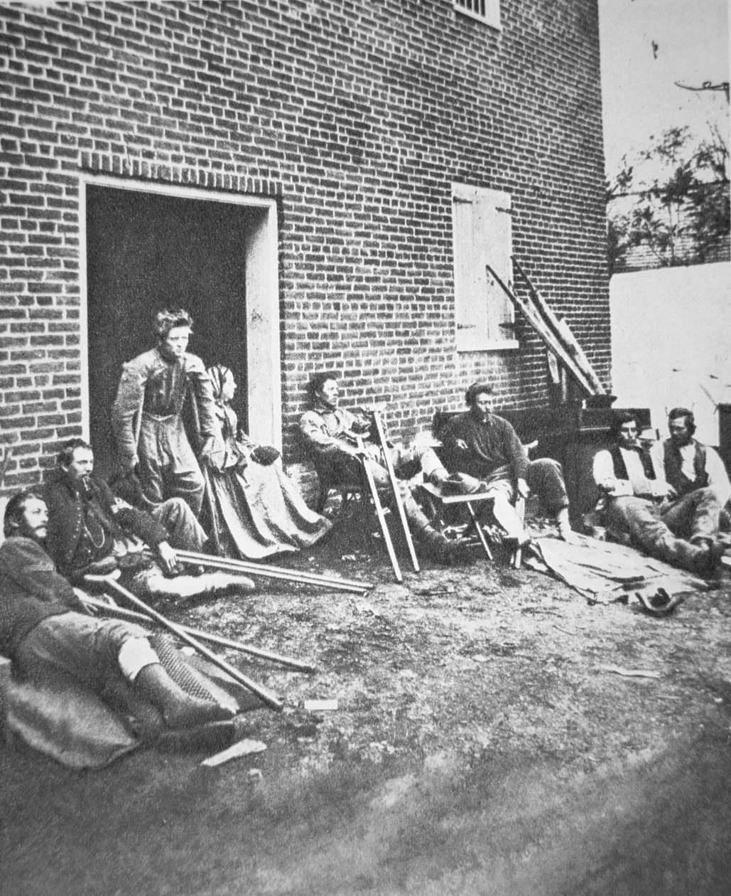 Sårade soldater efter slaget vid Chancellorsville, maj 1863 (s/v foto) av American Photographer