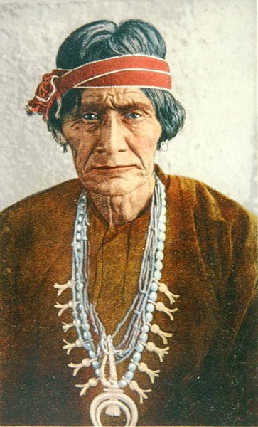 En Navajo Medicine Man från New Mexico, ca 1900 (färg litho) av American School