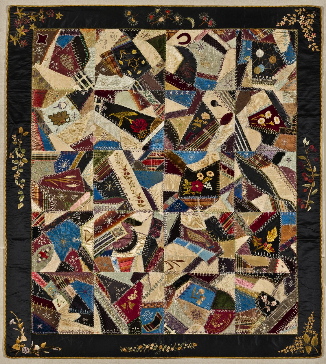 Crazy Quilt, ca 1875-1900 (silke, brokad och sammet) av American School